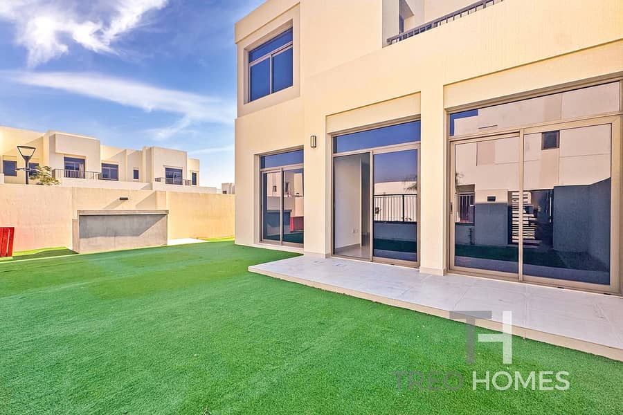Vacant | Pool & Park | Corner Unit Vacant | Pool & Park | Corner Unit