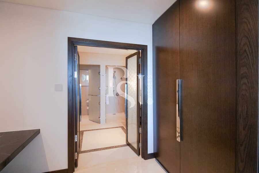 7 fairmont-residence-marina-abu-dhabi-closet (2). JPG