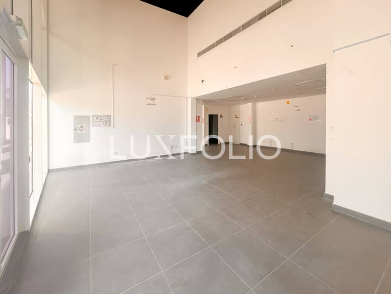Park Facing I Pantry I High Ceiling Park Facing I Pantry I High Ceiling