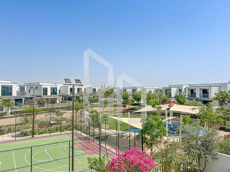 Single Row l Park View l Ready to Move In Single Row l Park View l Ready to Move In