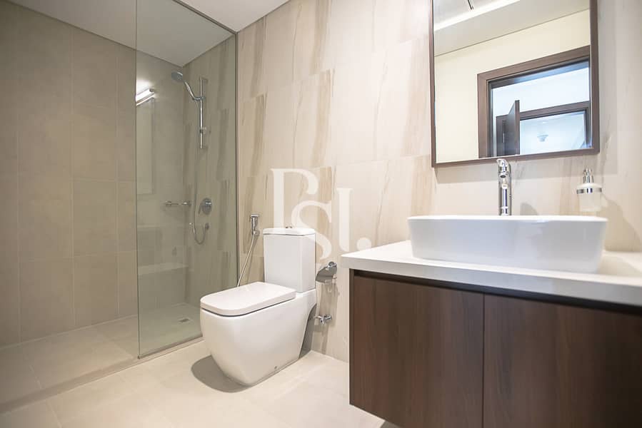 12 reflection-al-reem-island-shams-abu-dhabi-master-bathroom (2). JPG