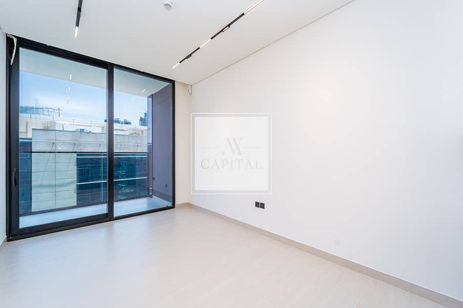 Vacant |Brand New |Canal View |4 Chqs |High Floor Vacant |Brand New |Canal View |4 Chqs |High Floor