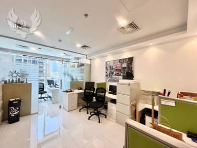 Office for Sale in Business Bay, Dubai - Glass Partition | Great View | Ready to Move In