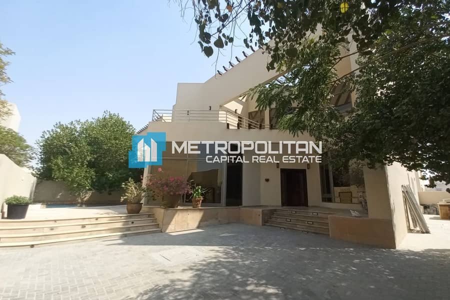 位于哈里发城 6 卧室的别墅 280000 AED - 11517078 位于哈里发城 6 卧室的别墅 280000 AED - 11517078