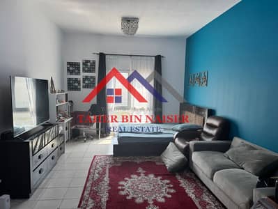 FURNISHED HUGE  U TYPE CLOSE TO METRO  WITH BALCONY AVAILAVLE FOR RENT