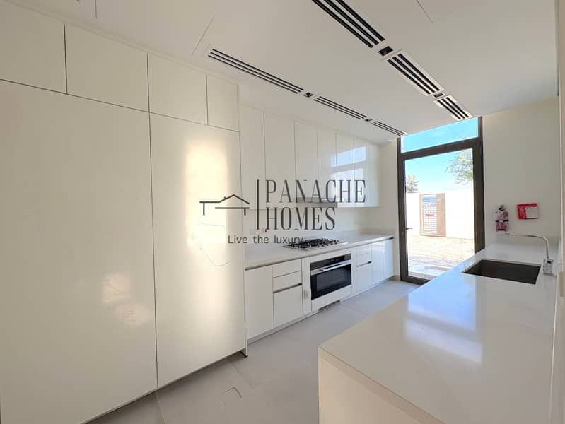 4 Kitchen 1. jpg
