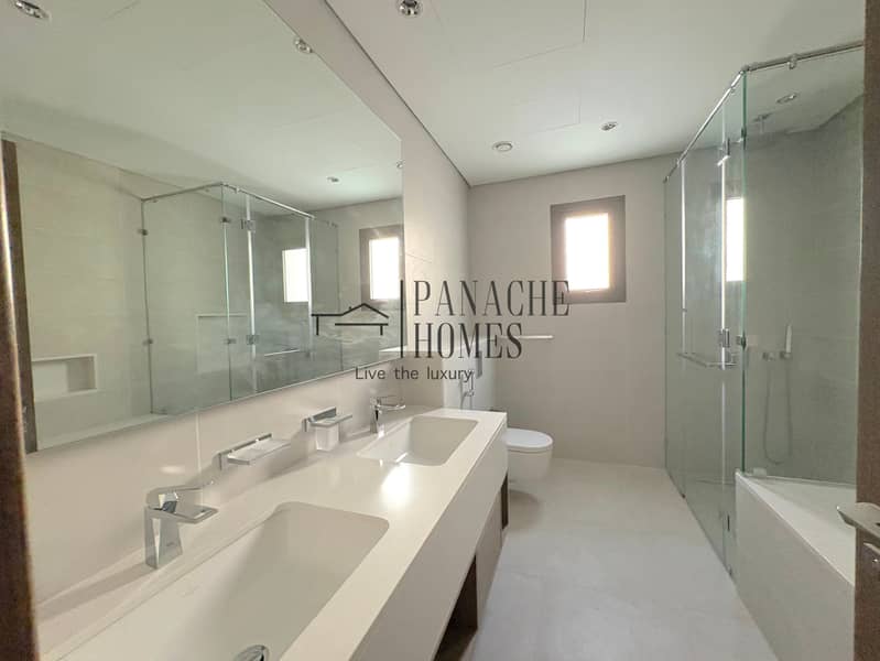 18 Washroom 2. jpg