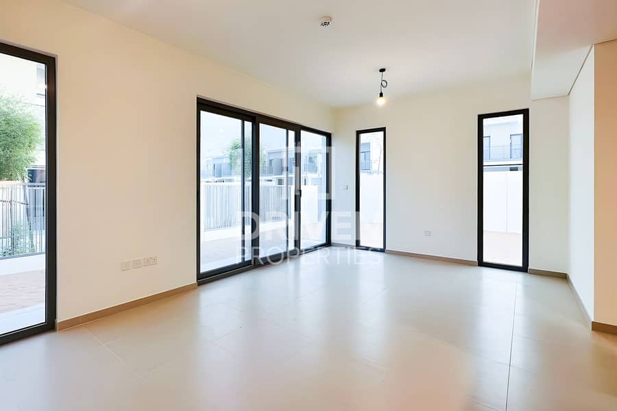 位于蒂拉尔阿尔加夫综合社区,伊兰住宅区 3 卧室的别墅 220000 AED - 11518401 位于蒂拉尔阿尔加夫综合社区,伊兰住宅区 3 卧室的别墅 220000 AED - 11518401