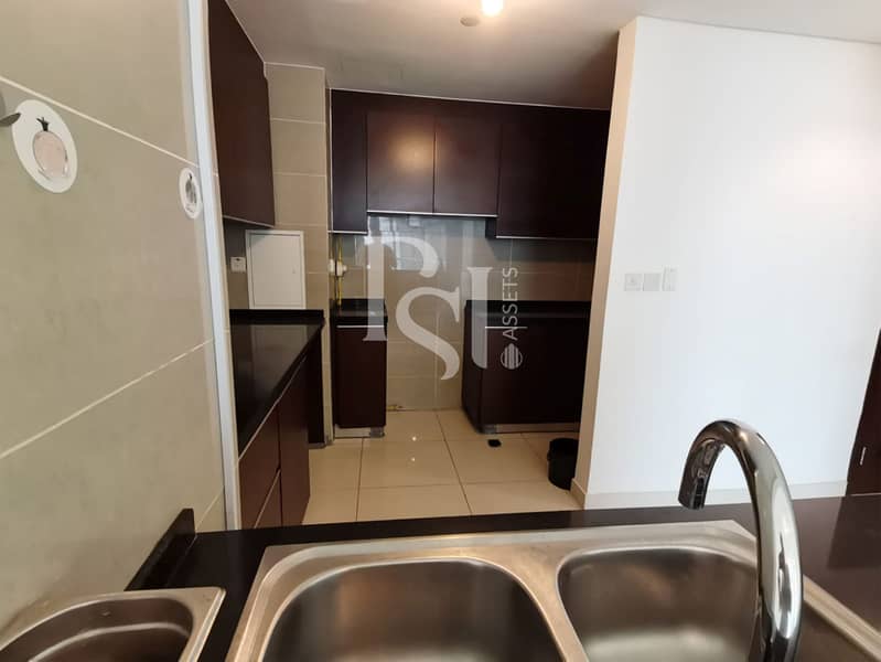 7 1-bedroom-abu-dhabi-al-reem-marina-sqaure-marina-blue-kitchen. jpg