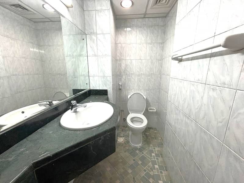6 WASHROOM. jpg