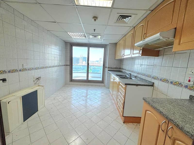 8 KITCHEN. jpg
