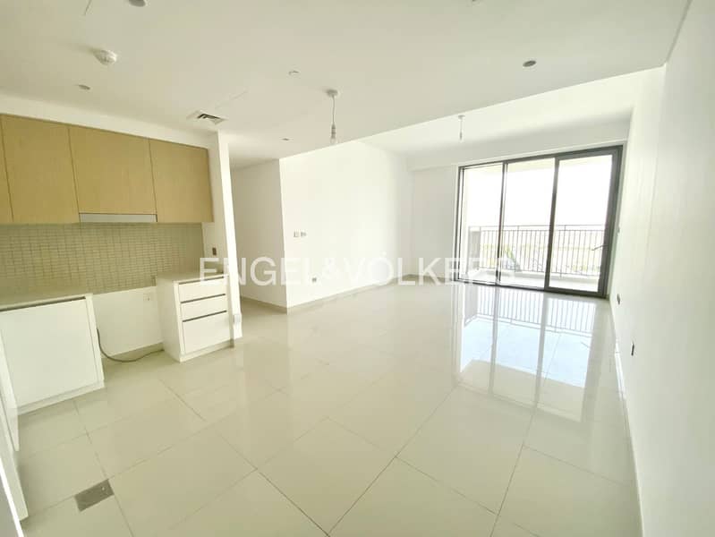 Sleek | Bright | Central Creek View Sleek | Bright | Central Creek View