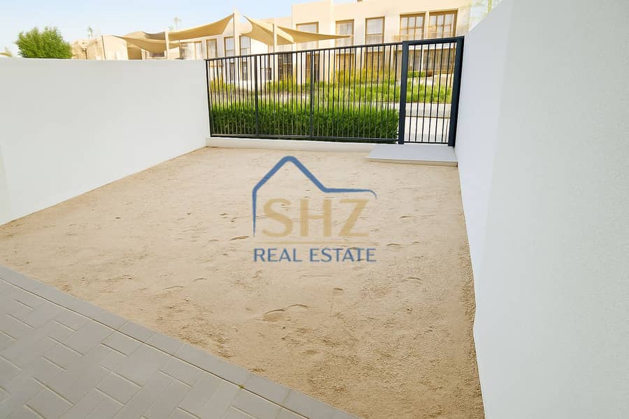 Modern Residential Courtyard with Gate. png Modern Residential Courtyard with Gate. png