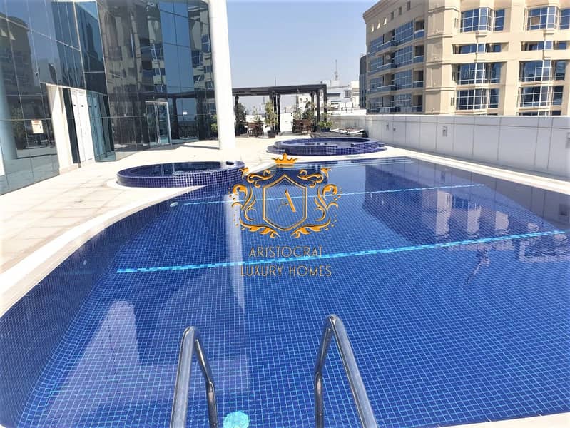 27 Swimming-Pool 01. jpg