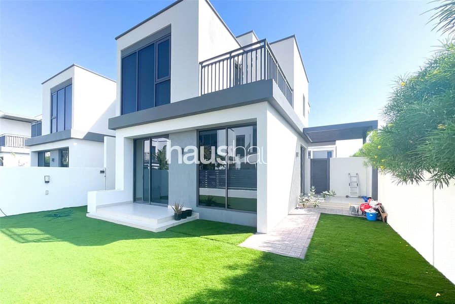 Available July | Close to Pool | Unfurnished Available July | Close to Pool | Unfurnished