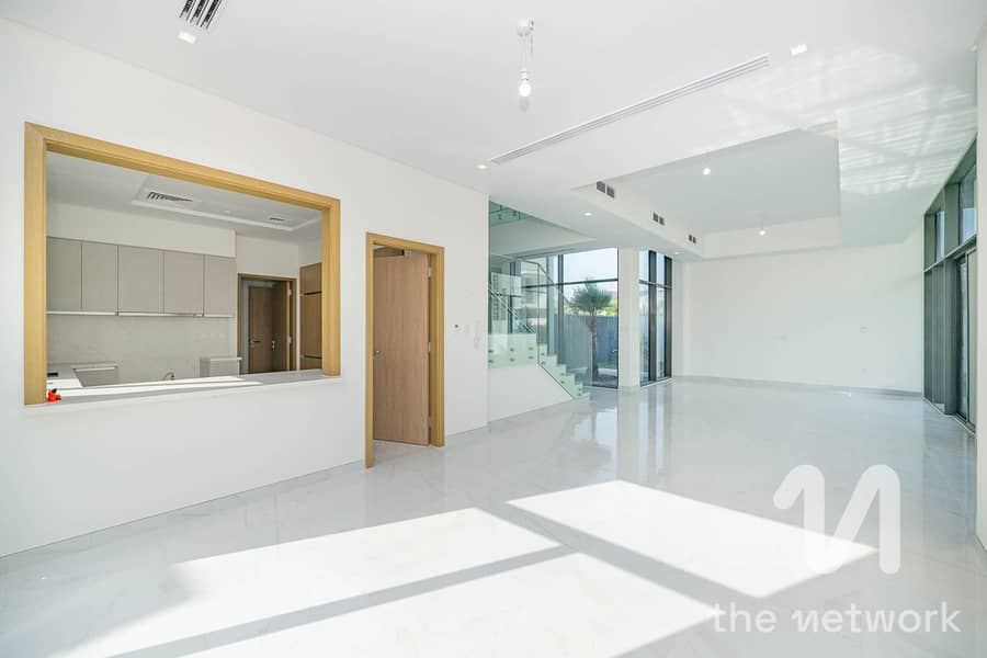 Vacant | Large Plot | Fully Landscaped Garden Vacant | Large Plot | Fully Landscaped Garden