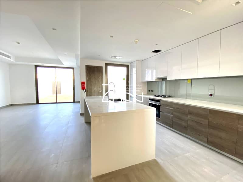 9 2BR Townhouse  - SR Middle Unit - ZME-R-23500 YAS ACRES-17. jpg