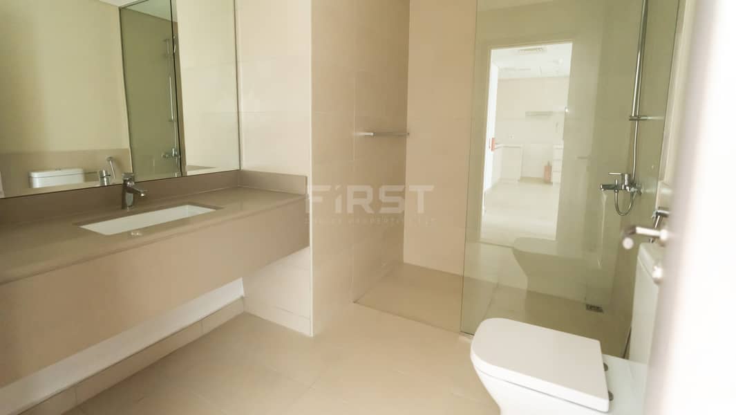 9 1BR Apt Watersedge Yas Island Abu Dhbai UAE  (5). jpg