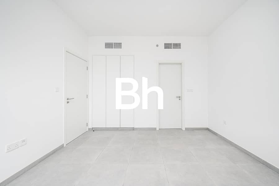 1BR - Vacant | Theatre View | Price is Negotiable 1BR - Vacant | Theatre View | Price is Negotiable