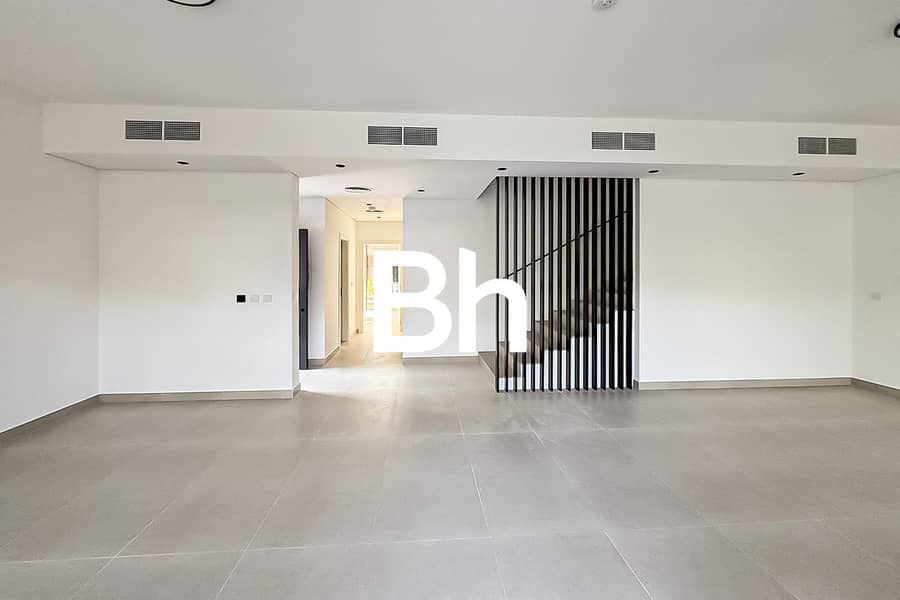 Corner unit | Freehold | Cash or mortgage deal Corner unit | Freehold | Cash or mortgage deal