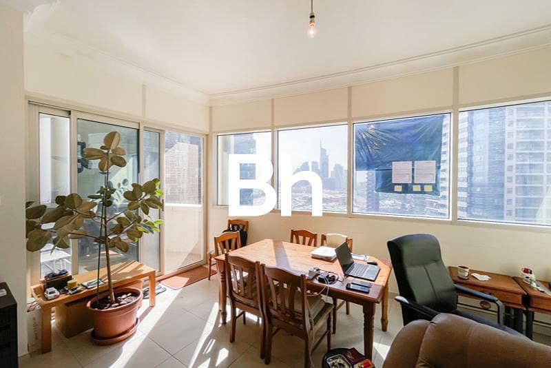 Large Layout w Balcony | Lake Views | Mid Floor Large Layout w Balcony | Lake Views | Mid Floor