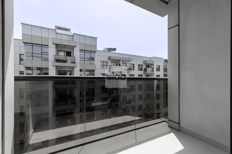 7 115A4105resized . JPG