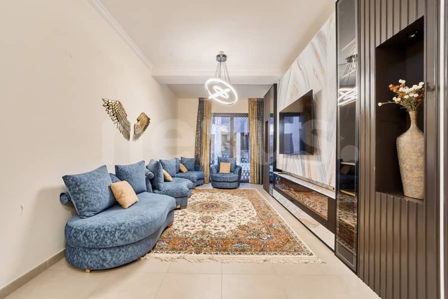 Fully Upgraded | Pool View | Vacant Fully Upgraded | Pool View | Vacant
