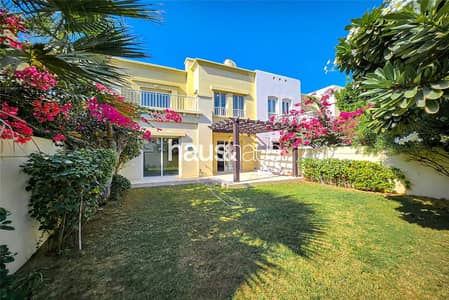 3 Bedroom Villa for Rent in The Lakes, Dubai - Upgraded | Great landlord | Prime location