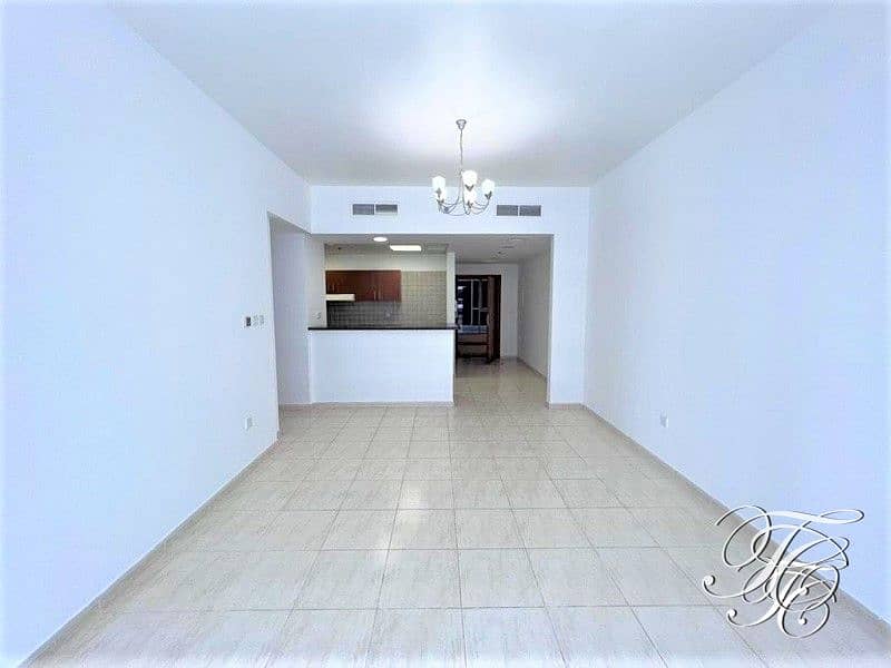 Spacious | Perfect Location |Vacant on Transfer Spacious | Perfect Location |Vacant on Transfer