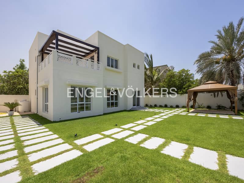 Stunning Golf View | Fully Upgraded | Cul-De-Sac Living Stunning Golf View | Fully Upgraded | Cul-De-Sac Living