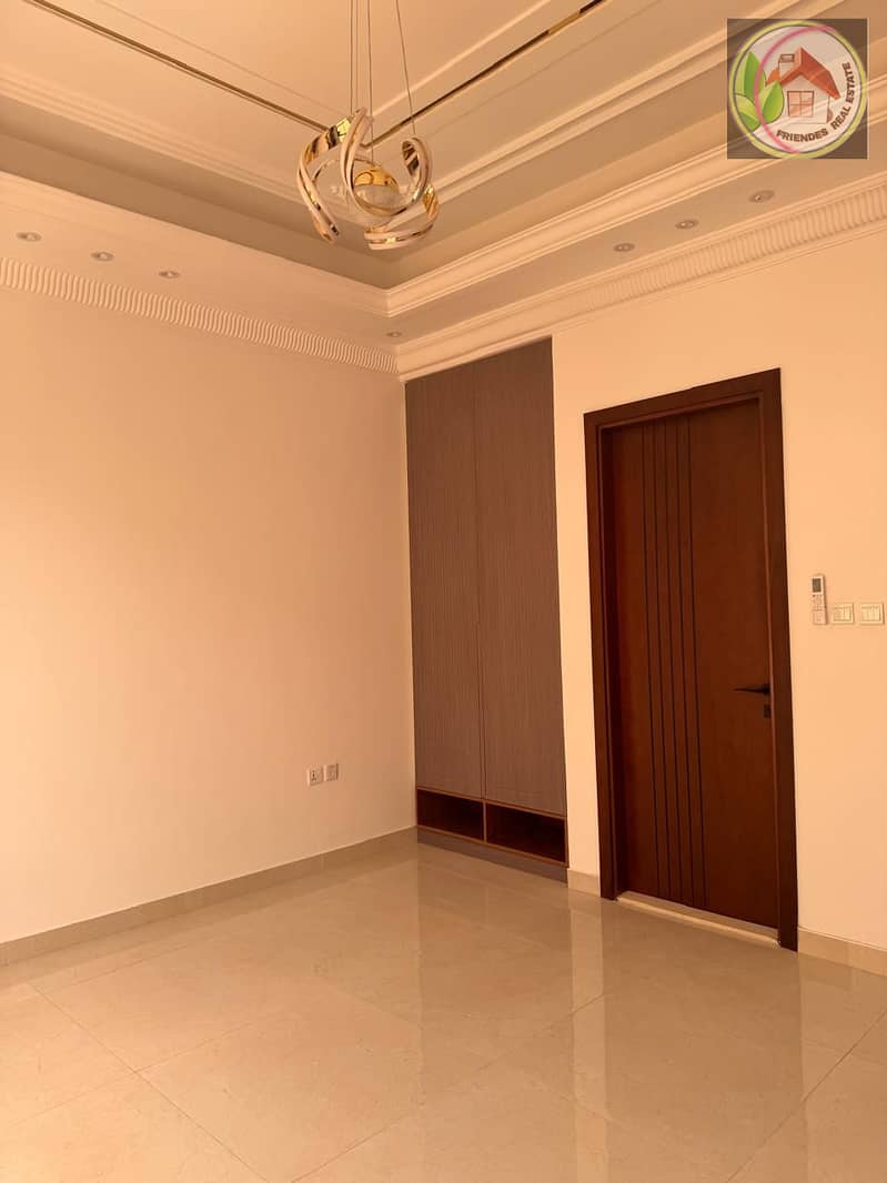 15 b9cbcc35-aff7-4eca-93d1-ec1212f868b5. jpg
