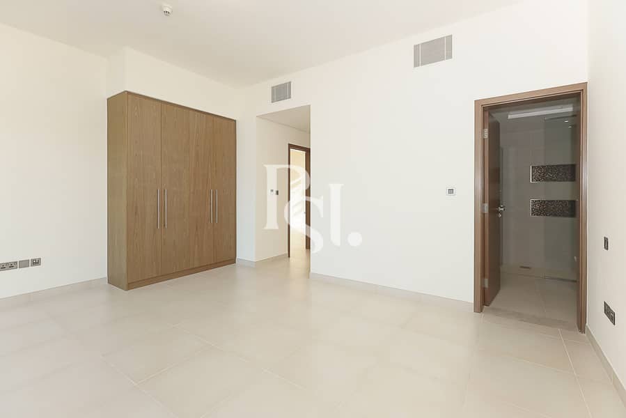 7 west-yas-yas-island-abudhabi-master-bedroom. JPG