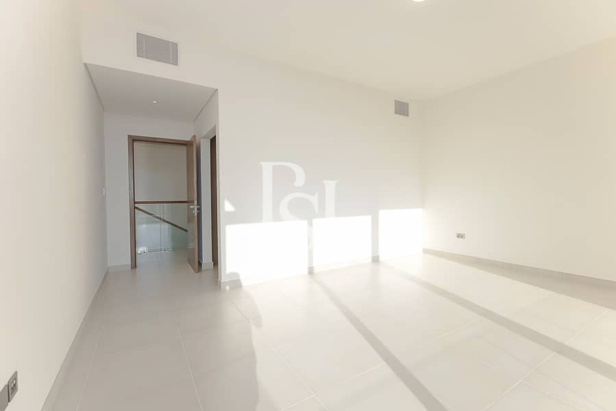 8 west-yas-yas-island-abudhabi_-master-bedroom (1). JPG