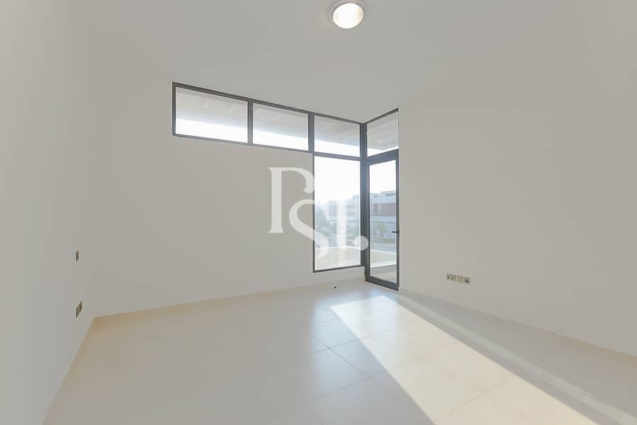 10 west-yas-yas-island-abudhabi_-master-family-living-area. JPG