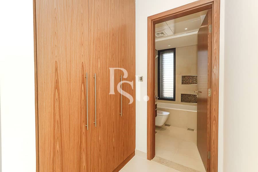 11 west-yas-yas-island-abudhabi-closet. JPG