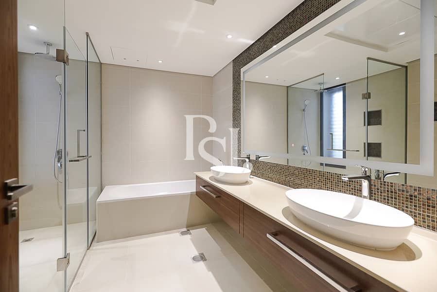 12 west-yas-yas-island-abudhabi-master-bathroom (2). JPG