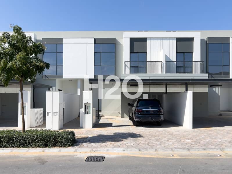 BRAND NEW/ FACING THE AMENITIES/ SINGLE ROW BRAND NEW/ FACING THE AMENITIES/ SINGLE ROW