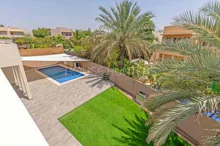 Modified 5 bed villa | Large garden | Immaculate
