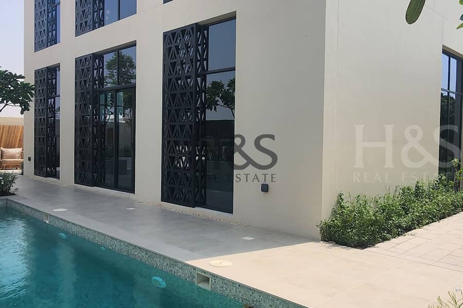 Luxury Smart Home Villas with Stunning Views of the Largest Crystal Lagoon in Sharjah Luxury Smart Home Villas with Stunning Views of the Largest Crystal Lagoon in Sharjah
