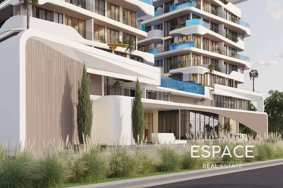 Luxury Waterfront Living | Private Pool Luxury Waterfront Living | Private Pool
