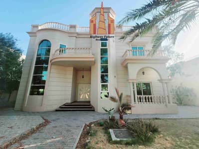 Spacious 5bhk Majlis and maidroom