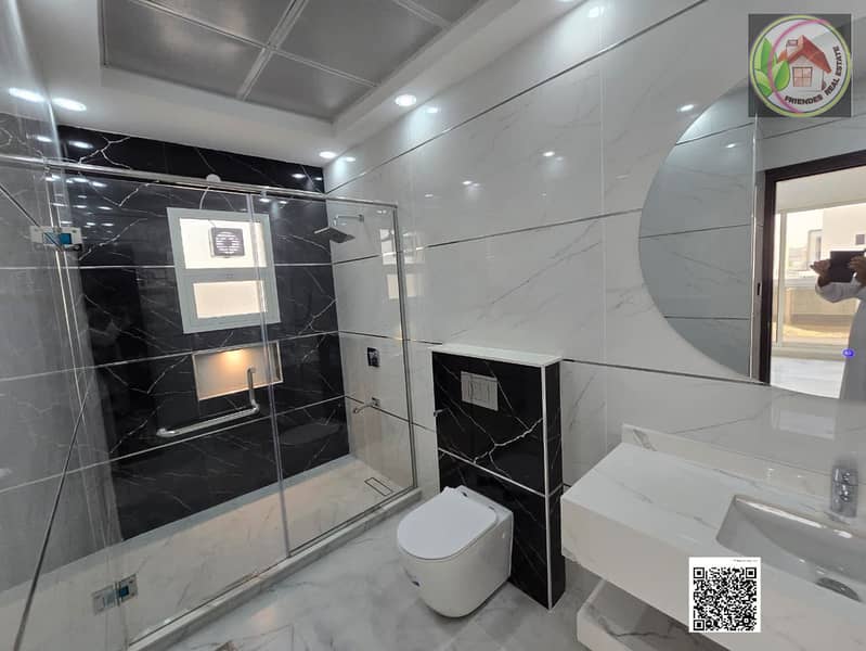15 d5f602eb-60ef-411e-be78-7f3f57fbd645. jpg