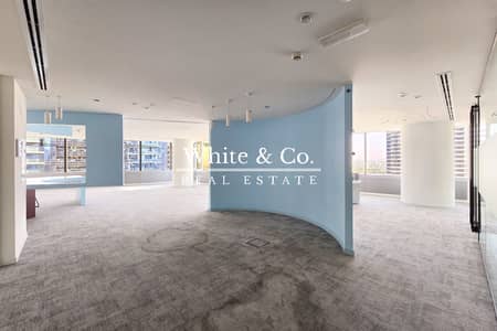 Office for Rent in Jumeirah Lake Towers (JLT), Dubai - Lake View | 4 Parking | Vacant Now