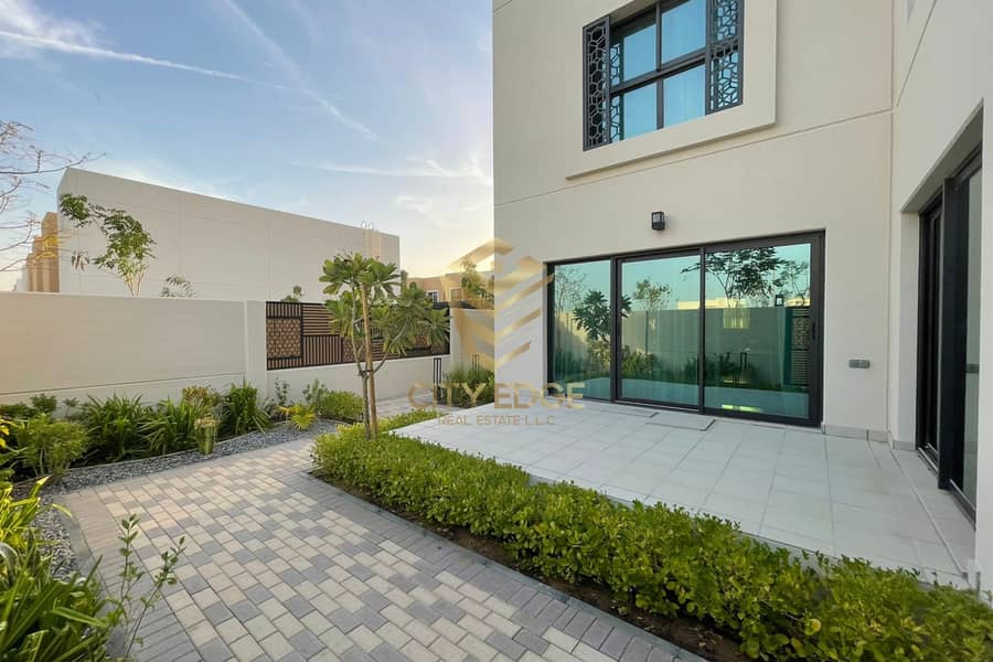 5BR almost ready-solar panels-100% privacy-smart . 5BR almost ready-solar panels-100% privacy-smart .