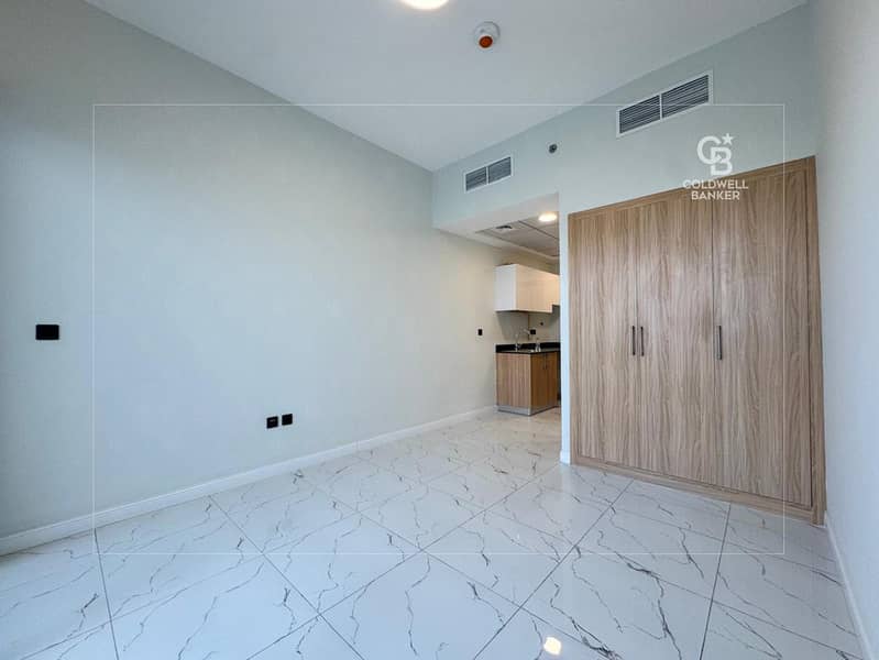 Vacant | Near Metro | Spacious Layout Vacant | Near Metro | Spacious Layout