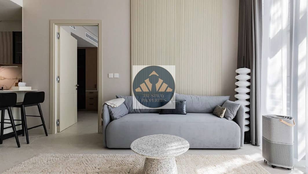 5 living room -2. jpg