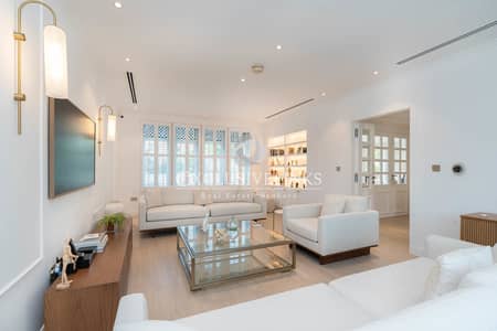 3 Bedroom Villa for Sale in Jumeirah Park, Dubai - Vacant on transfer-Extended - Corner Plot