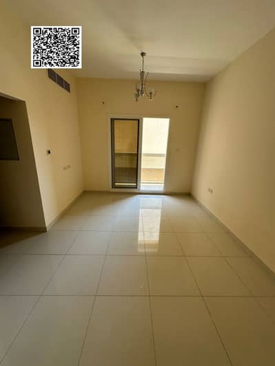 A room and a hall, a second resident, a separate hall in Rawdah
