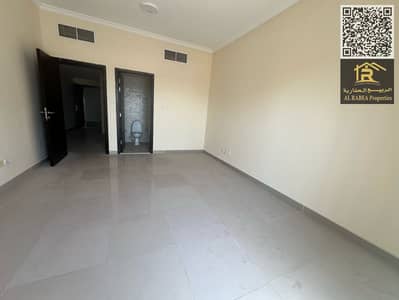 A room, a hall, 2 bathrooms, a swimming pool, a gym, and a free parking