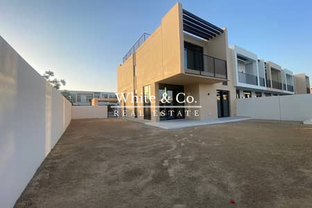 4 Bedroom Villa for Rent in Dubai South, Dubai - Pool Facing | Single Row | New Community